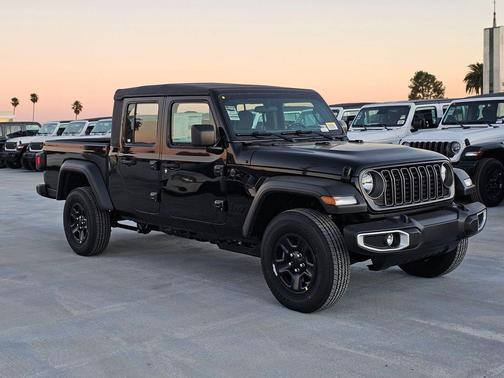 2026 Jeep Gladiator Sport