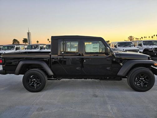 2026 Jeep Gladiator Sport