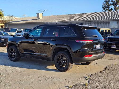 2026 Jeep Grand Cherokee Altitude