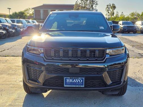 2026 Jeep Grand Cherokee Altitude