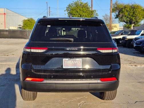 2026 Jeep Grand Cherokee Altitude