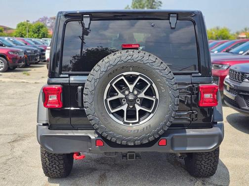Black Clearcoat 2026 Jeep Wrangler Rubicon
