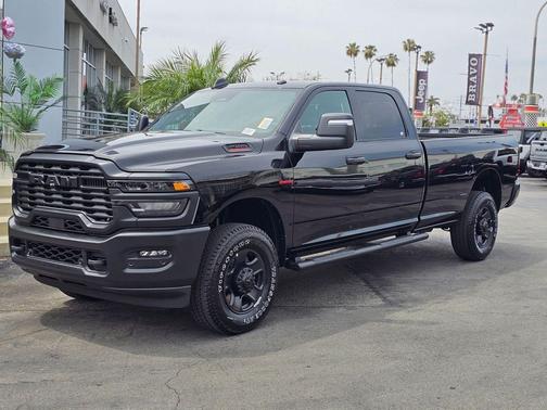 Diamond Black Crystal Pearlcoat 2026 RAM 2500 Tradesman Crew Cab 4x4 8' Box