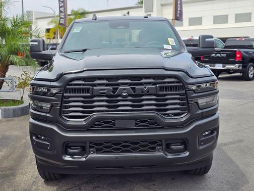 Diamond Black Crystal Pearlcoat 2026 RAM 2500 Tradesman Crew Cab 4x4 8' Box