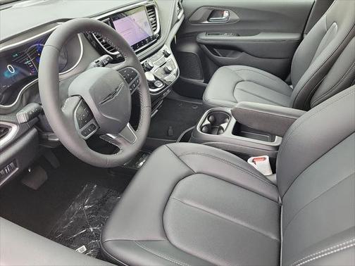 2025 Chrysler Pacifica Hybrid Select