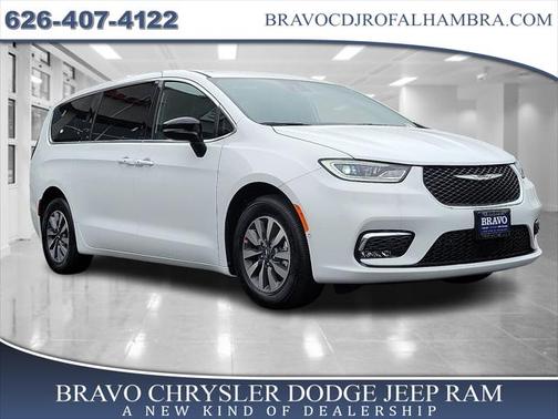 2025 Chrysler Pacifica Hybrid Select