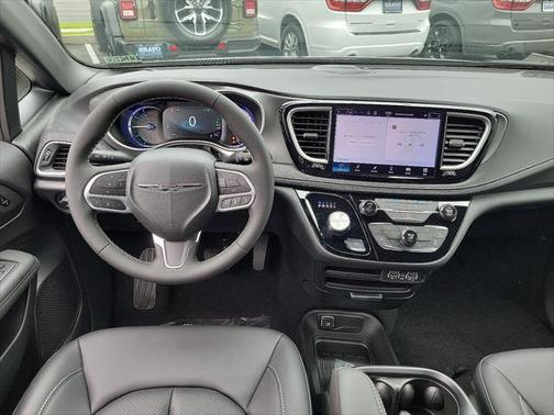 2025 Chrysler Pacifica Hybrid Select