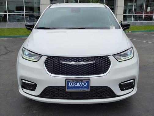 2025 Chrysler Pacifica Hybrid Select