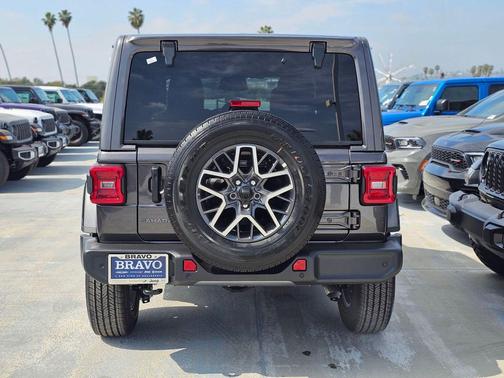 2026 Jeep Wrangler 4-Door Sahara 4x4