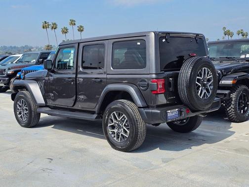 2026 Jeep Wrangler 4-Door Sahara 4x4