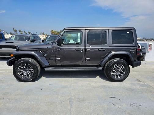 2026 Jeep Wrangler 4-Door Sahara 4x4