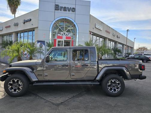 2026 Jeep Gladiator Sahara 4x4