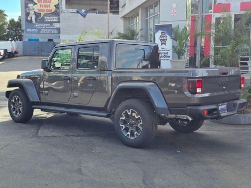 2026 Jeep Gladiator Sahara 4x4