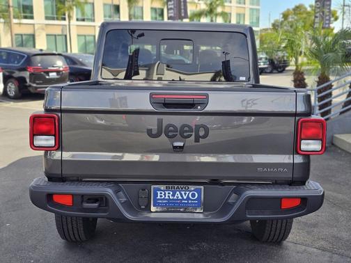 2026 Jeep Gladiator Sahara 4x4