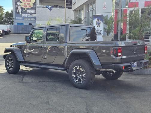 2026 Jeep Gladiator Sahara 4x4