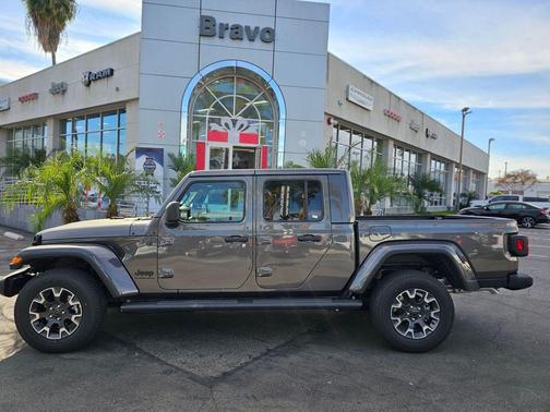 2026 Jeep Gladiator Sahara 4x4