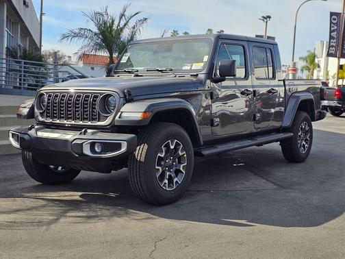2026 Jeep Gladiator Sahara 4x4