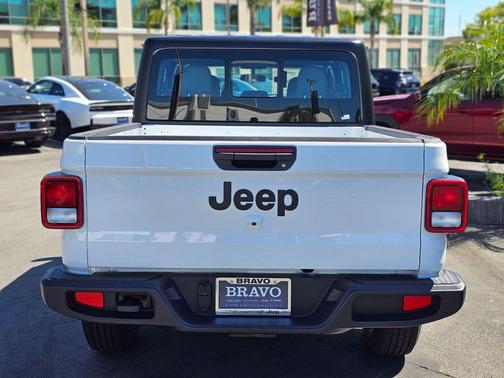2026 Jeep Gladiator Sport