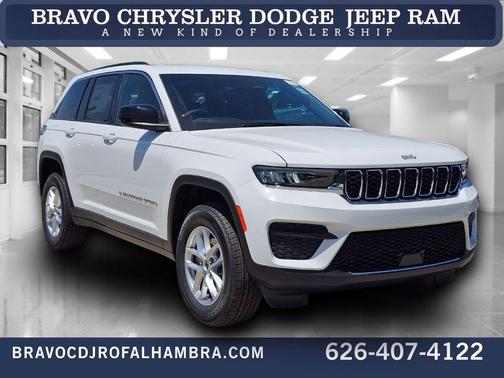 Bright White Clearcoat 2026 Jeep Grand Cherokee Laredo