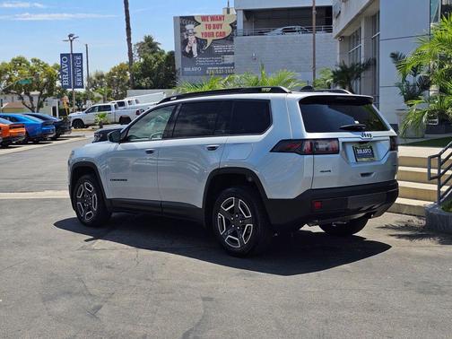 Silver Zynith Clearcoat 2026 Jeep Cherokee Laredo 4x4