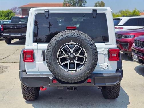 Bright White Clearcoat 2026 Jeep Wrangler Rubicon