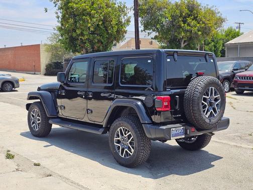 Black Clearcoat 2026 Jeep Wrangler 4-Door Sahara 4x4