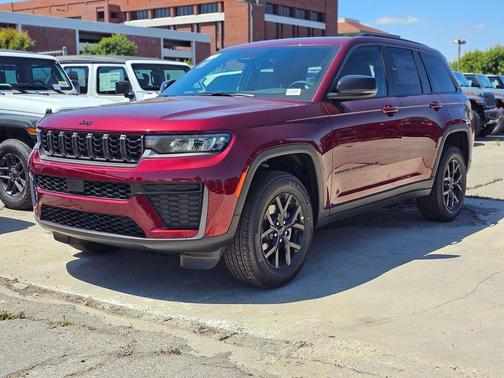 Velvet Red Pearlcoat 2026 Jeep Grand Cherokee Altitude