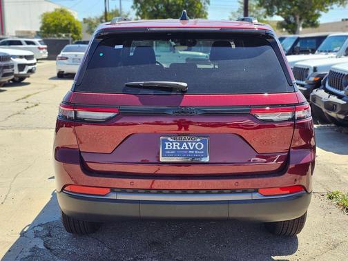 Velvet Red Pearlcoat 2026 Jeep Grand Cherokee Altitude