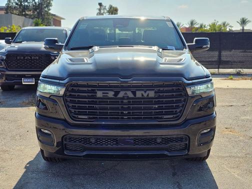 Diamond Black Crystal Pearlcoat 2026 RAM 1500 Laramie