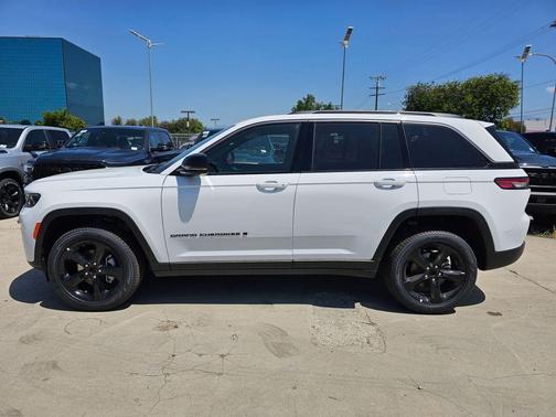 bright white clearcoat 2026 Jeep Grand Cherokee Limited