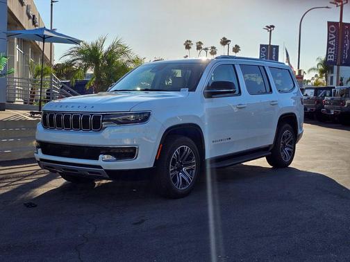 Bright White Clearcoat 2024 Jeep Wagoneer Series II 4x4