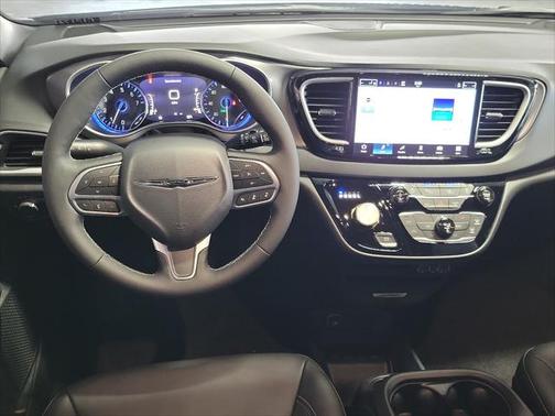 2025 Chrysler Voyager LX