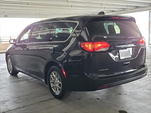 2025 Chrysler Voyager LX