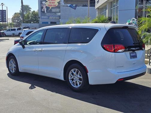 2026 Chrysler Voyager LX