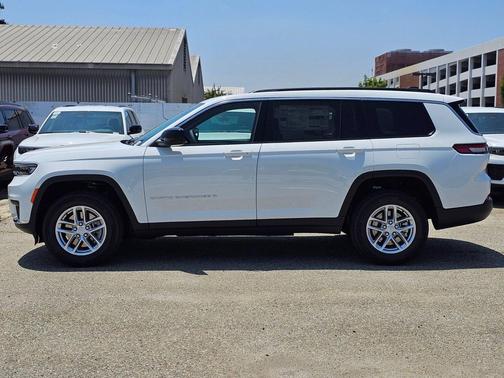 Bright White Clearcoat 2026 Jeep Grand Cherokee L Laredo
