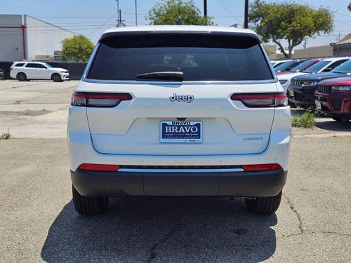 Bright White Clearcoat 2026 Jeep Grand Cherokee L Laredo
