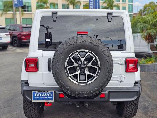 Bright White Clearcoat 2026 Jeep Wrangler Rubicon