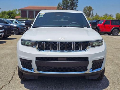 Bright White Clearcoat 2026 Jeep Grand Cherokee L Laredo