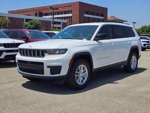 Bright White Clearcoat 2026 Jeep Grand Cherokee L Laredo