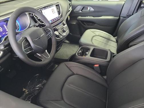 2025 Chrysler Pacifica L