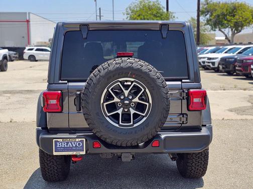 Granite Crystal Metallic Clearcoat 2026 Jeep Wrangler Rubicon
