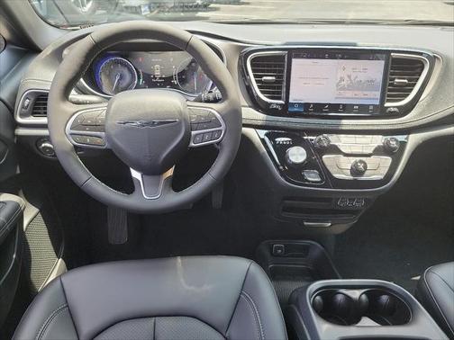 2025 Chrysler Pacifica L