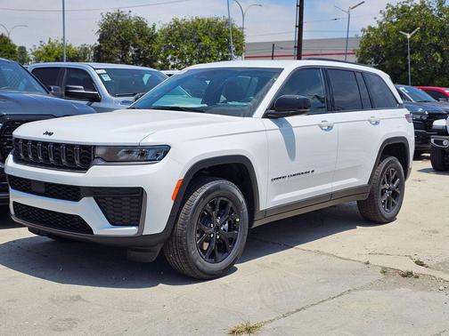 Bright White Clearcoat 2026 Jeep Grand Cherokee Altitude