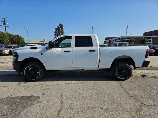 Bright White Clearcoat 2026 RAM 2500 Tradesman Crew Cab 4x4 6'4' Box