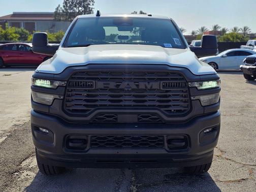 Bright White Clearcoat 2026 RAM 2500 Tradesman Crew Cab 4x4 6'4' Box