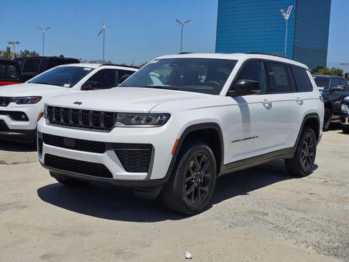Bright White Clearcoat 2026 Jeep Grand Cherokee L Altitude