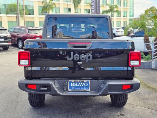 2026 Jeep Gladiator Sport S