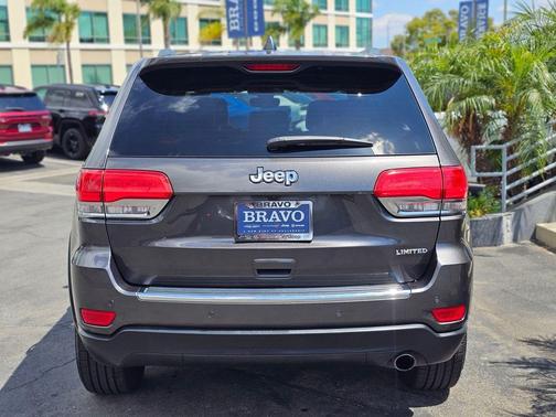 Granite Crystal Metallic Clearcoat 2018 Jeep Grand Cherokee Limited