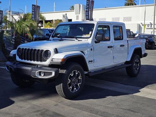 2026 Jeep Gladiator Sahara 4x4