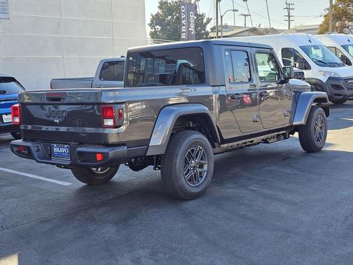 2026 Jeep Gladiator Sport S